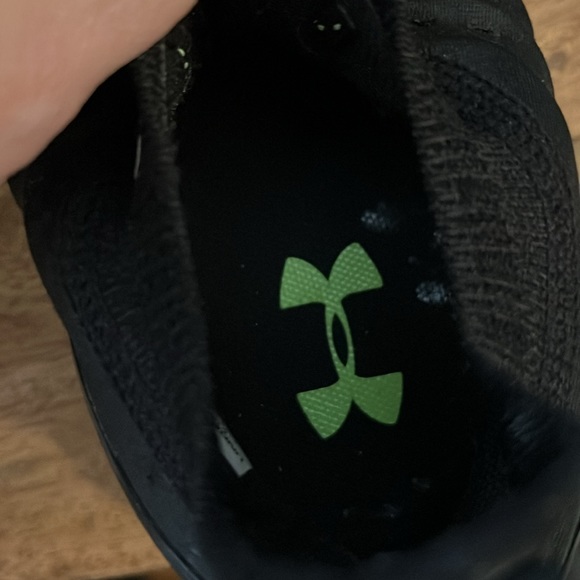 Under Armour Hovr Phantom black and neon green size 4Y - Picture 3 of 11